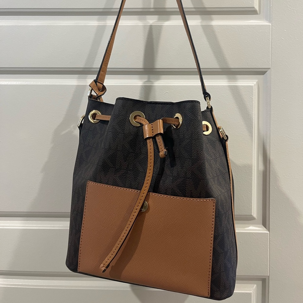 Michael Kors Bucket Bag